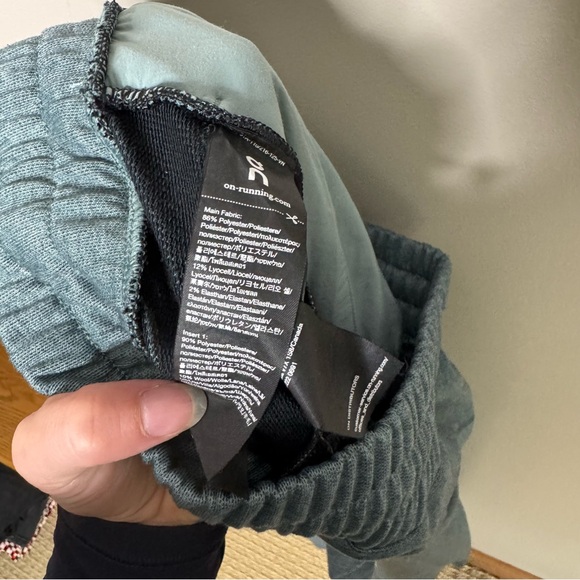 On Cloud blue green active sweatpants small - Picture 10 of 10